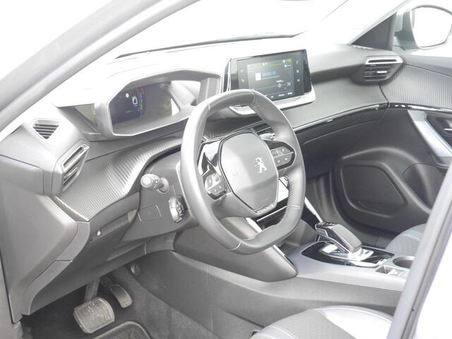 Peugeot e-2008 EV Allure 50 kWh GRATIS WALLBOX! | Apple Carplay/Android Auto | 3D-Cockpit | 17-Inch Lichtmetalen Velgen | Cruise Control | Camera Achter