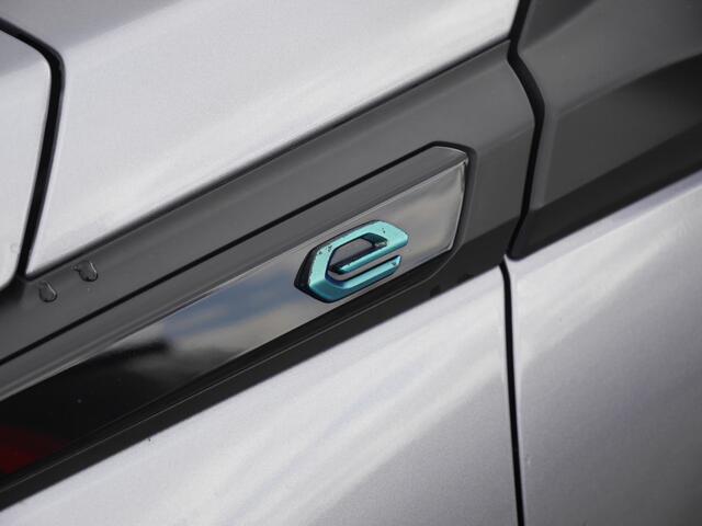 Peugeot e-2008 EV Allure 50 kWh GRATIS WALLBOX! | Apple Carplay/Android Auto | 3D-Cockpit | 17-Inch Lichtmetalen Velgen | Cruise Control | Camera Achter