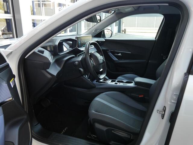 Peugeot e-2008 EV Allure 50 kWh | 3 Fase | Elektrisch | Adaptieve Cruise | Led koplampen | Camera | Stoelverwarming