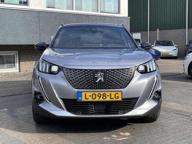 Peugeot e-2008 EV GT 50 kWh VAN: 20.900,- VOOR: 18.877,- EURO UW LENTEVOORDEEL: 2.023,- EURO TOPSTAAT! 3 FASE LADEN | PANORAMADAK