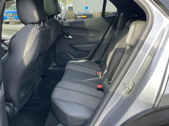 Peugeot e-2008 EV GT 50 kWh VAN: 20.900,- VOOR: 18.877,- EURO UW LENTEVOORDEEL: 2.023,- EURO TOPSTAAT! 3 FASE LADEN | PANORAMADAK