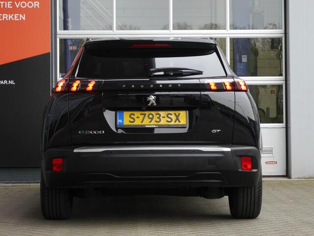 Peugeot e-2008 EV GT 50 kWh | Parkeersensoren voor en achter | Navigatie | Cruise control | Climate control | Led verlichting | Regensensor | Lichtmetalen velgen 17 inch
