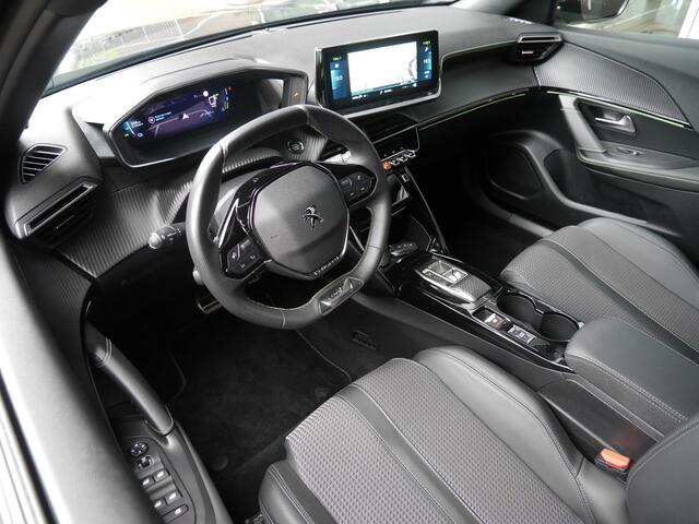 Peugeot e-2008 EV GT 50 kWh | Parkeersensoren voor en achter | Navigatie | Cruise control | Climate control | Led verlichting | Regensensor | Lichtmetalen velgen 17 inch