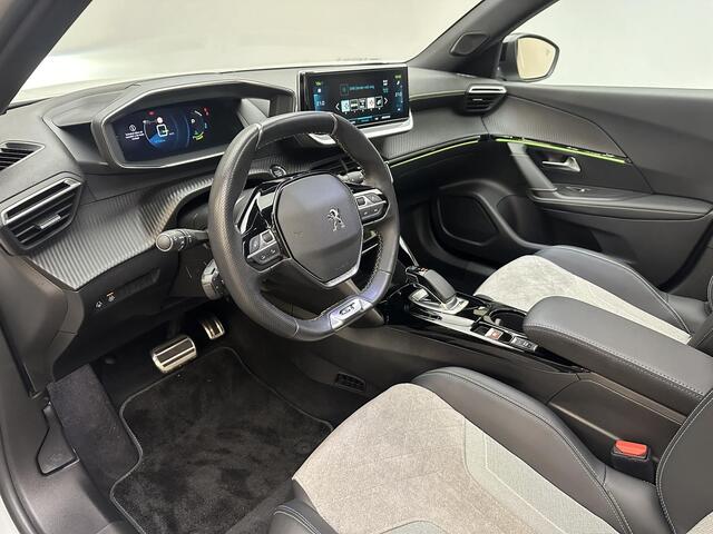 Peugeot e-2008 EV GT 50 kWh | Panodak | Add Cruise | Key Less | Verw Stoelen | Parelmoer Met Lak | 15.000 km