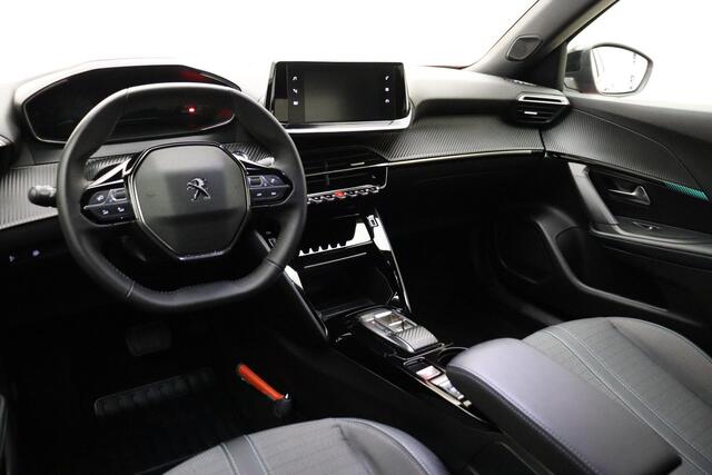 Peugeot e-2008 EV Allure 50 kWh 100% Elektrisch | Airco | Cruise Control | Navigatie | Stoelverwarming | Radio | Camera | 1e eigenaar