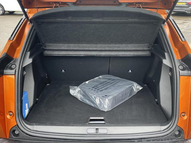 Peugeot e-2008 EV GT 50 kWh VAN ¤20.900,- VOOR ¤18.877,- UW LENTEVOORDEEL ¤2.023,- | 3 FASE | PANO | ORIG. NL. NAP KM.