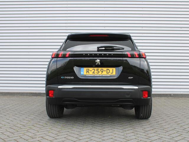 Peugeot e-2008 EV GT Pack 50 kWh | Stoelverwarming | Pano dak | Camera | 18" LM | Cruise adaptief | Clima |