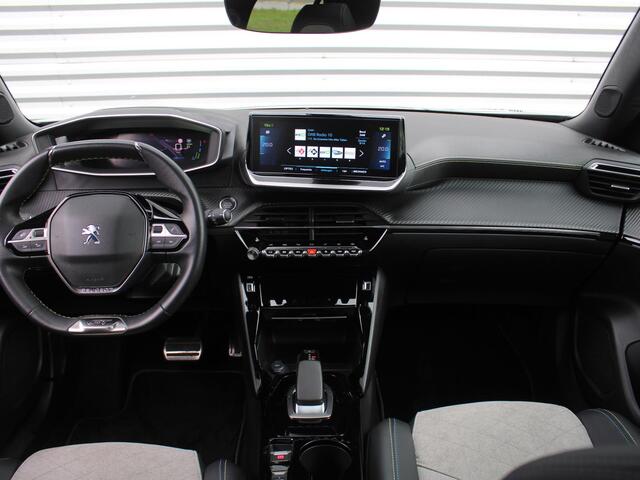Peugeot e-2008 EV GT Pack 50 kWh | Stoelverwarming | Pano dak | Camera | 18" LM | Cruise adaptief | Clima |