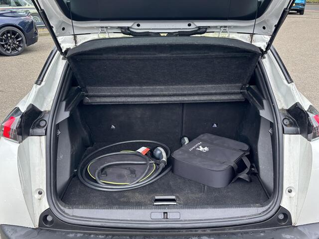 Peugeot e-2008 EV Allure 50 kWh ADAP. CRUISE | NAVI | RIJKLAARPRIJS INCL. 12 MND. BOVAGGARANTIE