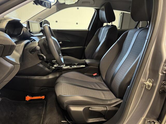 Peugeot e-2008 EV Allure 50 kWh 3-fase | Camera | Navi | Carplay | Full LED