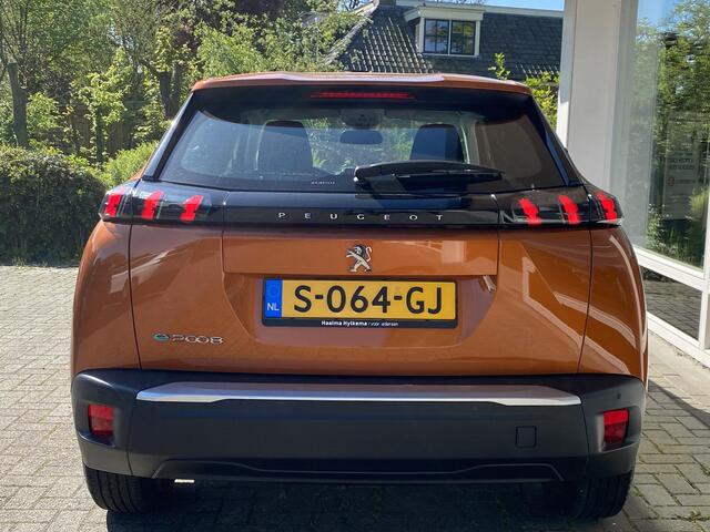 Peugeot e-2008 EV Active Pack 50 kWh | Apple Carplay & Android Auto | Parkeersensoren | 1-fase | Cruise Control | 100kW snelladen