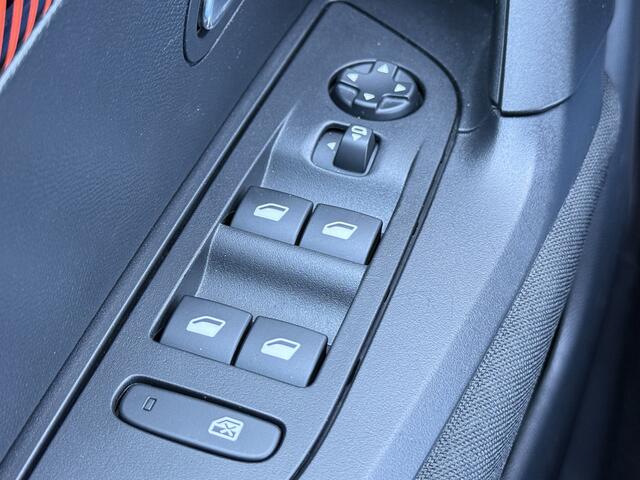 Peugeot e-2008 BWJ 2022 EV 136 PK Active Pack 50 kWh APPLE CARPLAY / ANDROID AUTO / NAVI / CLIMA / CRUISE / LMV / PDC