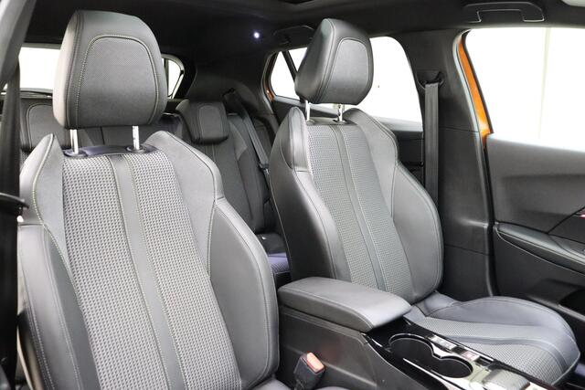 Peugeot e-2008 EV GT 50 kWh 3-Fase | Panoramadak | Adaptive Cruise Control | Navigatie | Full LED | Stoelverwarming | Pack Drive Assist | Camera
