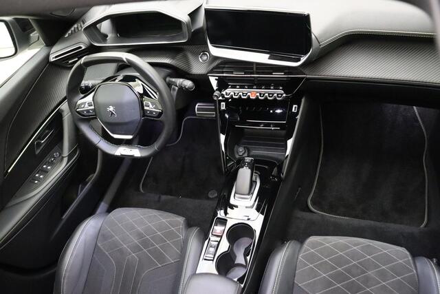 Peugeot e-2008 EV GT 50 kWh 3-Fase | Adaptive Cruise Control | Panoramadak | Full LED | Navigatie | Camera | Pack Drive Assist | Alcantara bekleding