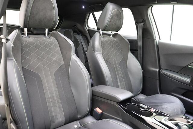 Peugeot e-2008 EV GT 50 kWh 3-Fase | Adaptive Cruise Control | Panoramadak | Full LED | Navigatie | Camera | Pack Drive Assist | Alcantara bekleding