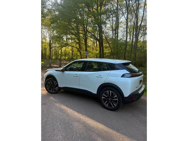 Peugeot e-2008 EV Active 50 kWh
