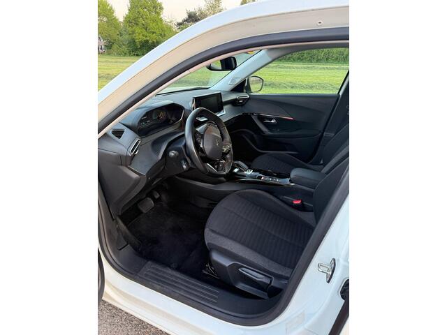 Peugeot e-2008 EV Active 50 kWh