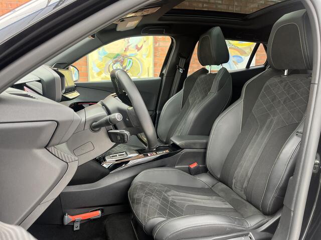 Peugeot e-2008 EV GT Pack 50 kWh | Schuifdak | Stoelverwarming | Carplay |