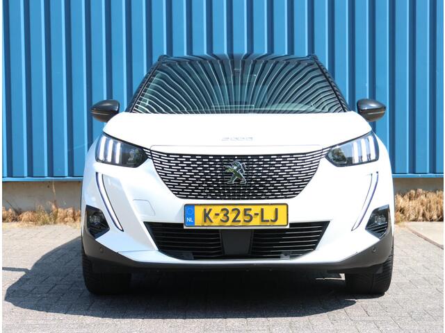 Peugeot e-2008 EV GT 50 kWh 136PK | AUTOMAAT | ACCURAPPORT 93% | AppleCarPlay/AndroidAuto | Cruise Control | Climate Control | Camera | FULL LED | Navigatie | Schuifkanteldak | Two-Tone | Privacy Glass |
