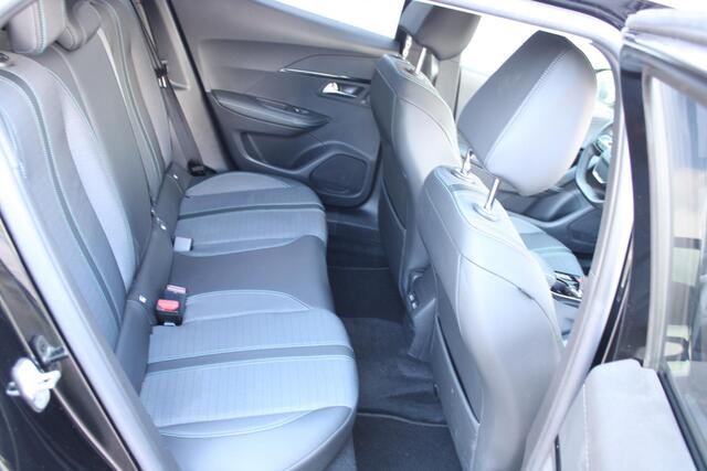 Peugeot e-2008 EV Allure Pack 50 kWh Airco Navi Camera Carplay Dealer onderhouden