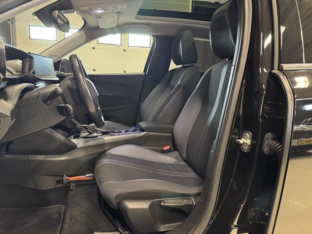 Peugeot e-2008 EV Allure 50 kWh | Panoramadak | Adaptive cruise | Keyless | Camera | Carplay | Navi