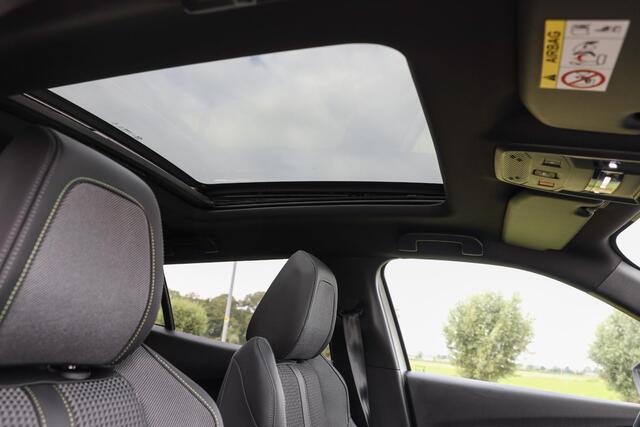 Peugeot e-2008 EV GT 50 kWh 3-Fase ? Pano ? LED ? Carplay