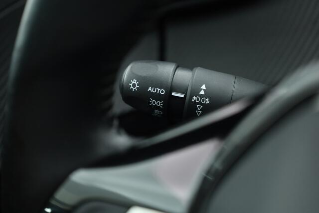 Peugeot e-2008 EV Allure 50 kWh | Navi | Adapt. Cruise | Stoelverw. | Camera | Keyless