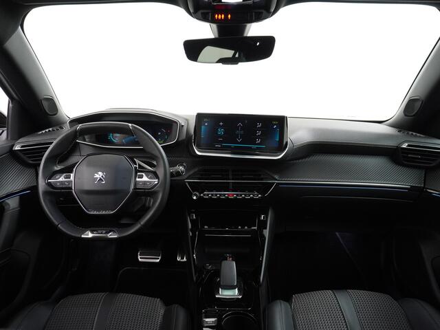Peugeot e-2008 EV50kWh Panorama-Schuif/kanteldak Allure 3D-Virtual Cockpit Apple Carplay/Android Auto Navi Ecc Cruise Control Pdc 1/2 Leer Draadloos GSM laden Led Regen-Lichtsensor DAB Verkeersbord detectie Zeer compleet! 45.000 nieuw!