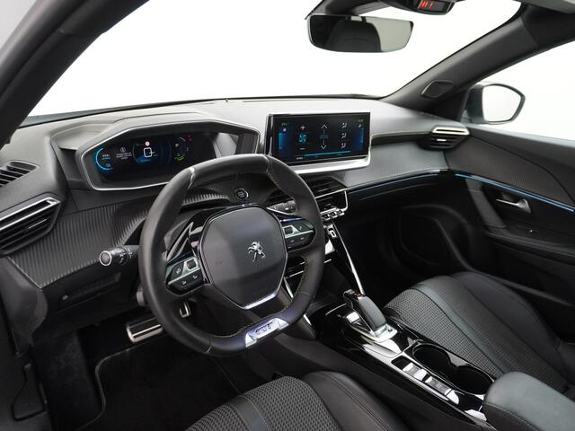 Peugeot e-2008 EV50kWh Panorama-Schuif/kanteldak Allure 3D-Virtual Cockpit Apple Carplay/Android Auto Navi Ecc Cruise Control Pdc 1/2 Leer Draadloos GSM laden Led Regen-Lichtsensor DAB Verkeersbord detectie Zeer compleet! 45.000 nieuw!