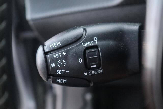 Peugeot e-2008 EV Allure 50 kWh SOH 94%, Cruise control, Climate control, Achteruitrijcamera