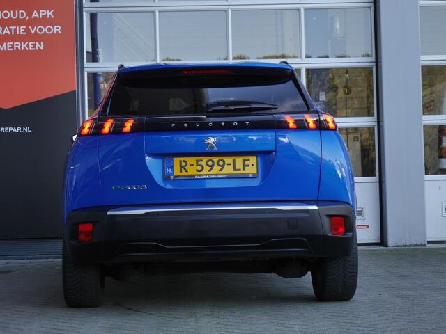 Peugeot e-2008 EV Allure 50 kWh | Stoelverwarming | Lichtmetalen velgen | Parkeersensoren | Cruise control | Climate control | Keyless entry & start | Navigatie | Led