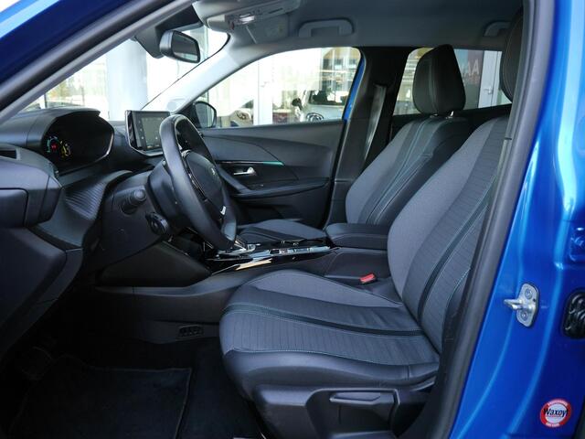 Peugeot e-2008 EV Allure 50 kWh | Stoelverwarming | Lichtmetalen velgen | Parkeersensoren | Cruise control | Climate control | Keyless entry & start | Navigatie | Led