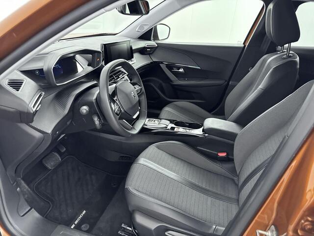 Peugeot e-2008 Allure Pack 50kWh 136PK | 1ste eigenaar | ACCURAPPORT 92% | AppleCarPlay/AndroidAuto | Climate Control | Adaptive Cruise Control | Camera | FULL LED | Navigatie | LMV | Parkeersensoren | Privacy Glass | Isofix |