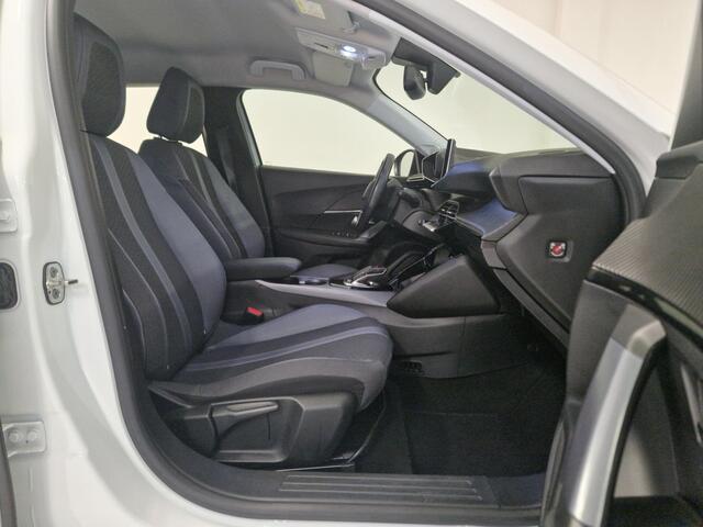 Peugeot e-2008 EV Allure 50 kWh | Navigatie | Adaptieve Cruise Control | Achteruitrijcamera | Parkeersensoren voor en achter