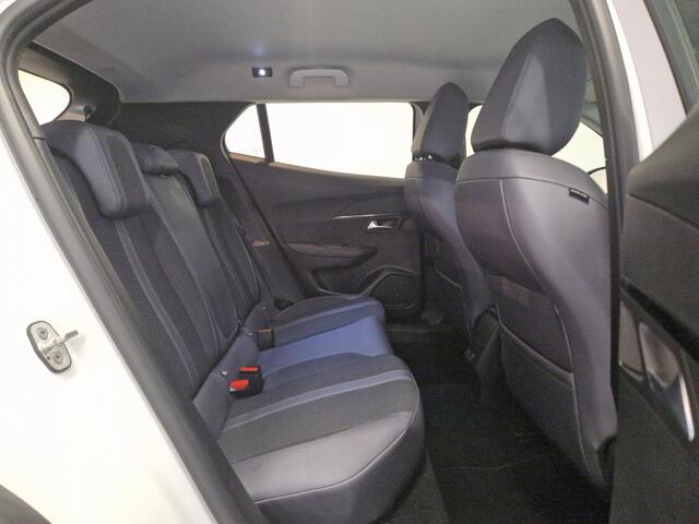 Peugeot e-2008 EV Allure 50 kWh | Navigatie | Adaptieve Cruise Control | Achteruitrijcamera | Parkeersensoren voor en achter