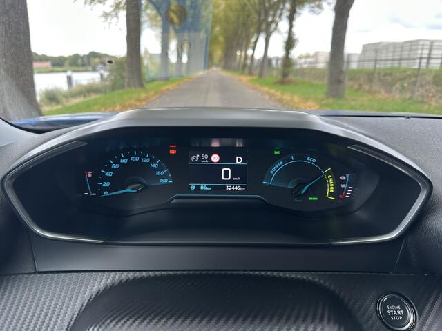 Peugeot e-2008 EV Allure Pack 50 kWh | 32.000 KM | Apple carplay | Climate control