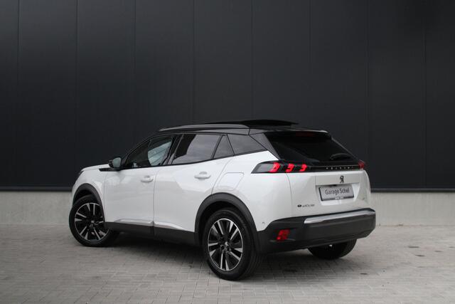 Peugeot e-2008 EV GT 50 kWh - Stoelverwarming - Camera - Pano - Navi - Adaptive Cruise - Blind Spot - Rijklaar