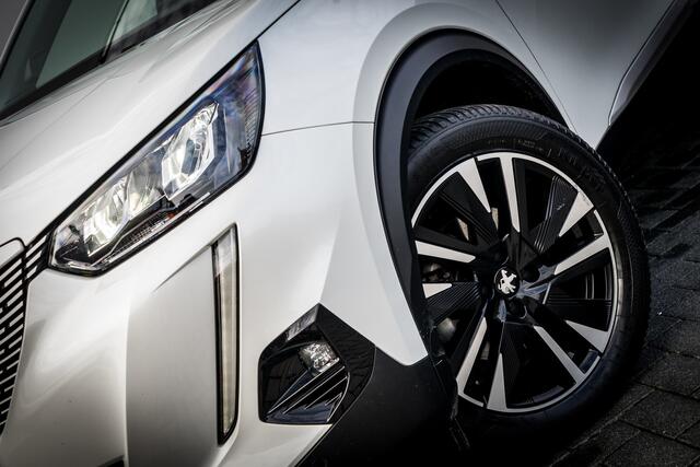 Peugeot e-2008 EV Allure 50 kWh | Automaat | Navigatie | Clima | PDC | 1 e Eign | | 3D-I-Cockpit | Keyless entry | Cruise | Camera |