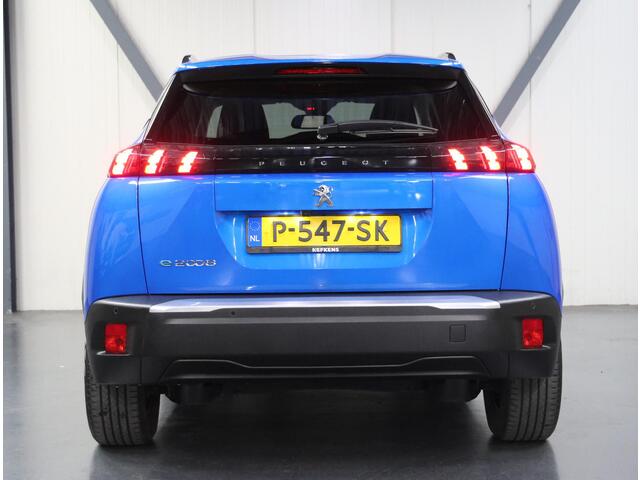Peugeot e-2008 EV Allure Pack 50 kWh 136PK | 1ste eigenaar | AppleCarplay/Android Auto | 17"LMV | Camera | AUTOMAAT | Keyless | Adaptive Cruise Control | Climate Control | FULL LED | Isofix | Privacy Glass |
