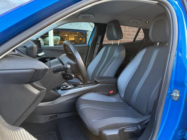 Peugeot e-2008 EV Allure 50 kWh GROOT.NAVI / HALF.LEER / CAMERA / 17 INCH LMV /