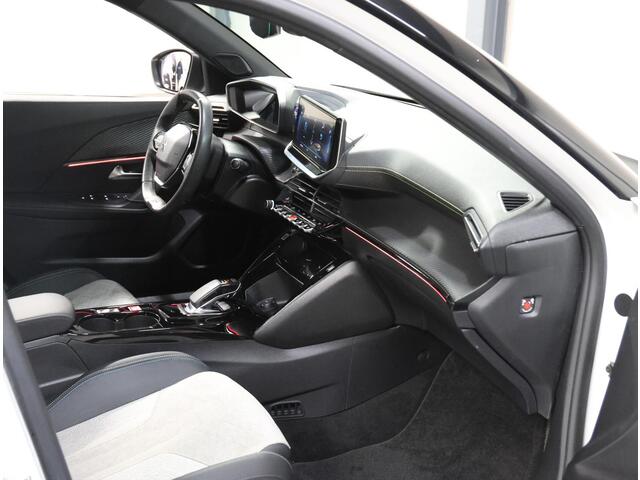 Peugeot e-2008 GT 50kWh 136PK | 1ste eigenaar | 3 FASE | Alcantara/LEER | AppleCarplay/Android Auto | StoelVerwarming | 18"LMV | Dodehoekdetectie | Camera | LED lampen | Keyless | Adaptive Cruise Control | Climate Control | Camera | FULL LED | Two-Tone | Sfeerverlichtin