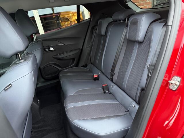 Peugeot e-2008 EV Allure 50 kWh STOELVERW+VOORRUITVERW. / CAMERA / HALF.LEER /