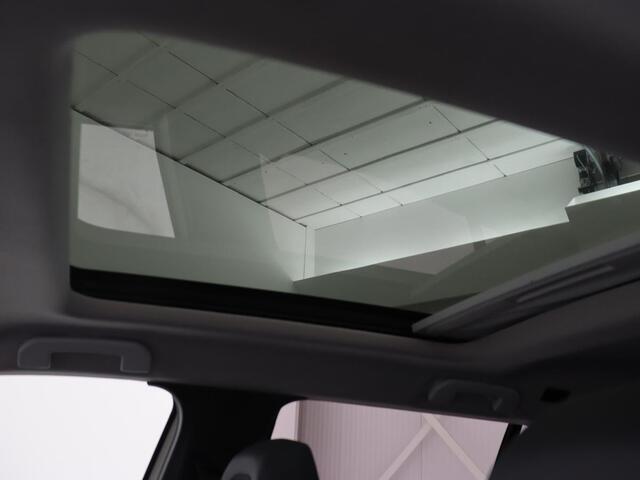 Peugeot e-2008 EV Allure 50 kWh | 3 Fase | Panoramadak | Adaptive cruise | Keyless | Camera | Carplay | Half leder | Navigatie