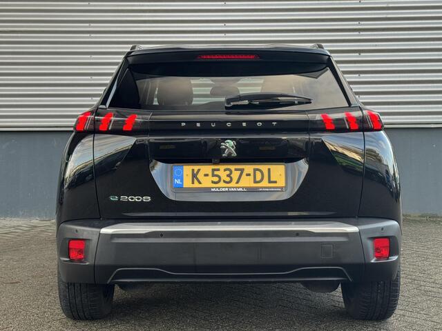 Peugeot e-2008 Allure Pack 50kWh EV 136pk AUTOMAAT | STOELVERW. | CAMERA | NAVI | KEYLESS ENTRY | 18" LM-VELGEN 'BUND'