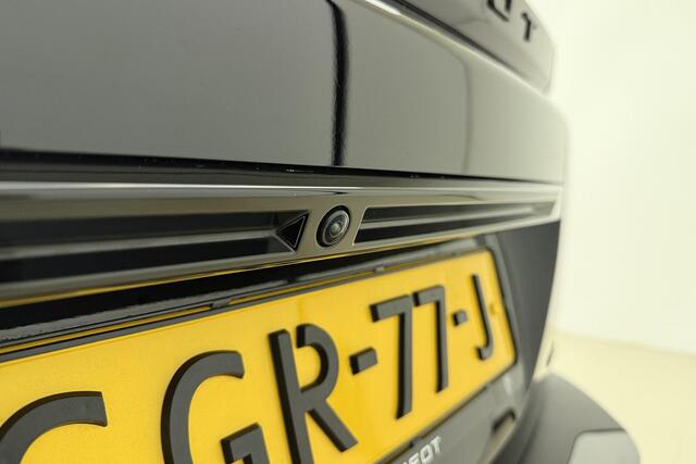 Peugeot e-2008 EV GT 54 kWh | Adaptieve Cruise control | Camera | LED Verlichting | Sportstoelen | Navigatie | Climate control