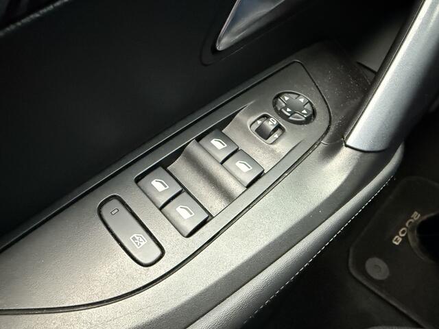 Peugeot e-2008 BWJ 2020 EV Allure 136 PK 50 kWh PANODAK | FULL LED | HALF LEDER | 360 CAMERA | CARPLAY | ANDROID | NAVI | CLIMA | CRUISE | LMV | PDC