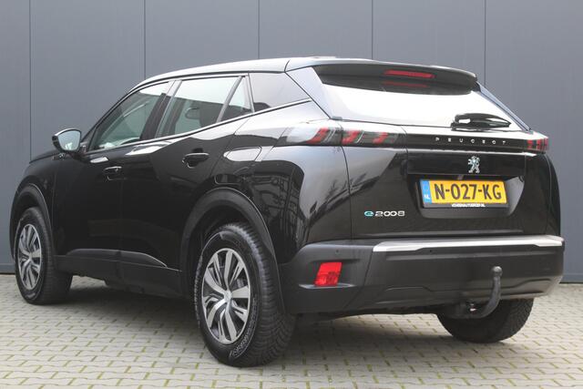 Peugeot e-2008 EV 50 kWh | incl. 12 maanden garantie | Camera | Navi | Cruise | DAB+ | LED | Apple Carplay | Rijstrooksensor | Parkeersensor achter | Regensensor | Origineel NL auto