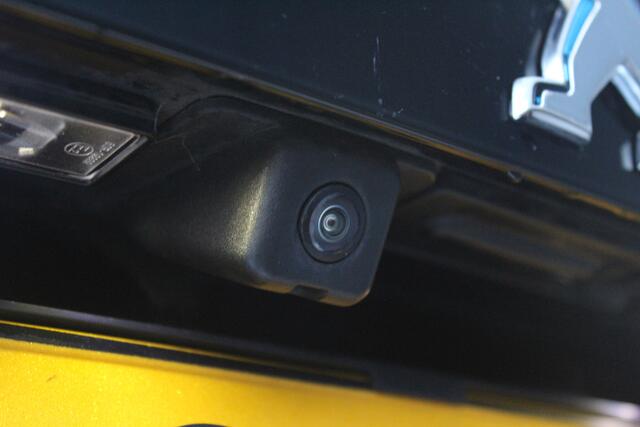 Peugeot e-2008 EV 50 kWh | incl. 12 maanden garantie | Camera | Navi | Cruise | DAB+ | LED | Apple Carplay | Rijstrooksensor | Parkeersensor achter | Regensensor | Origineel NL auto