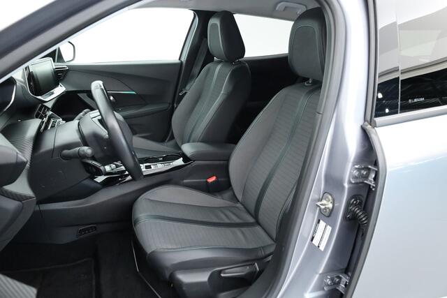 Peugeot e-2008 EV Allure Pack 50 kWh | Apple CarPlay & Android Auto | Clima | All Seasons | Cruise