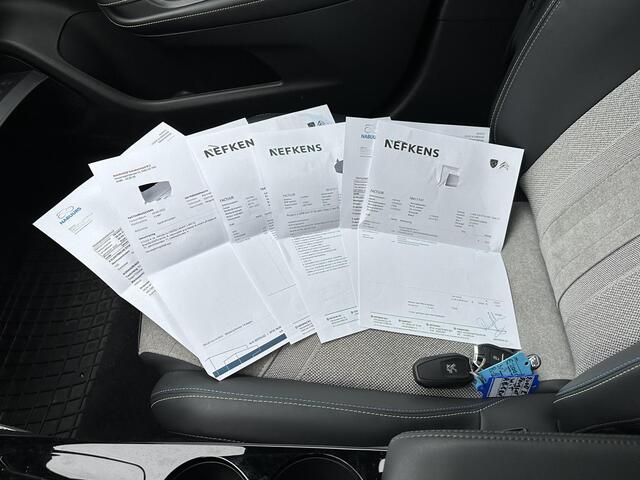 Peugeot e-2008 EV GT Première 3 fase 50 kWh VAN: 18.400,- VOOR: 16.770,- UW EINDEJAARSVOORDEEL: 1.630,- | RIJKLAARPRIJS INCL. 12MND BOVAG GARANTIE | STOELVERWARMING | DODE HOEK EN CAMERA